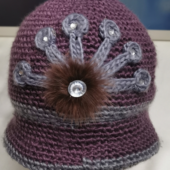 New, handmade hat - Picture 3 of 4